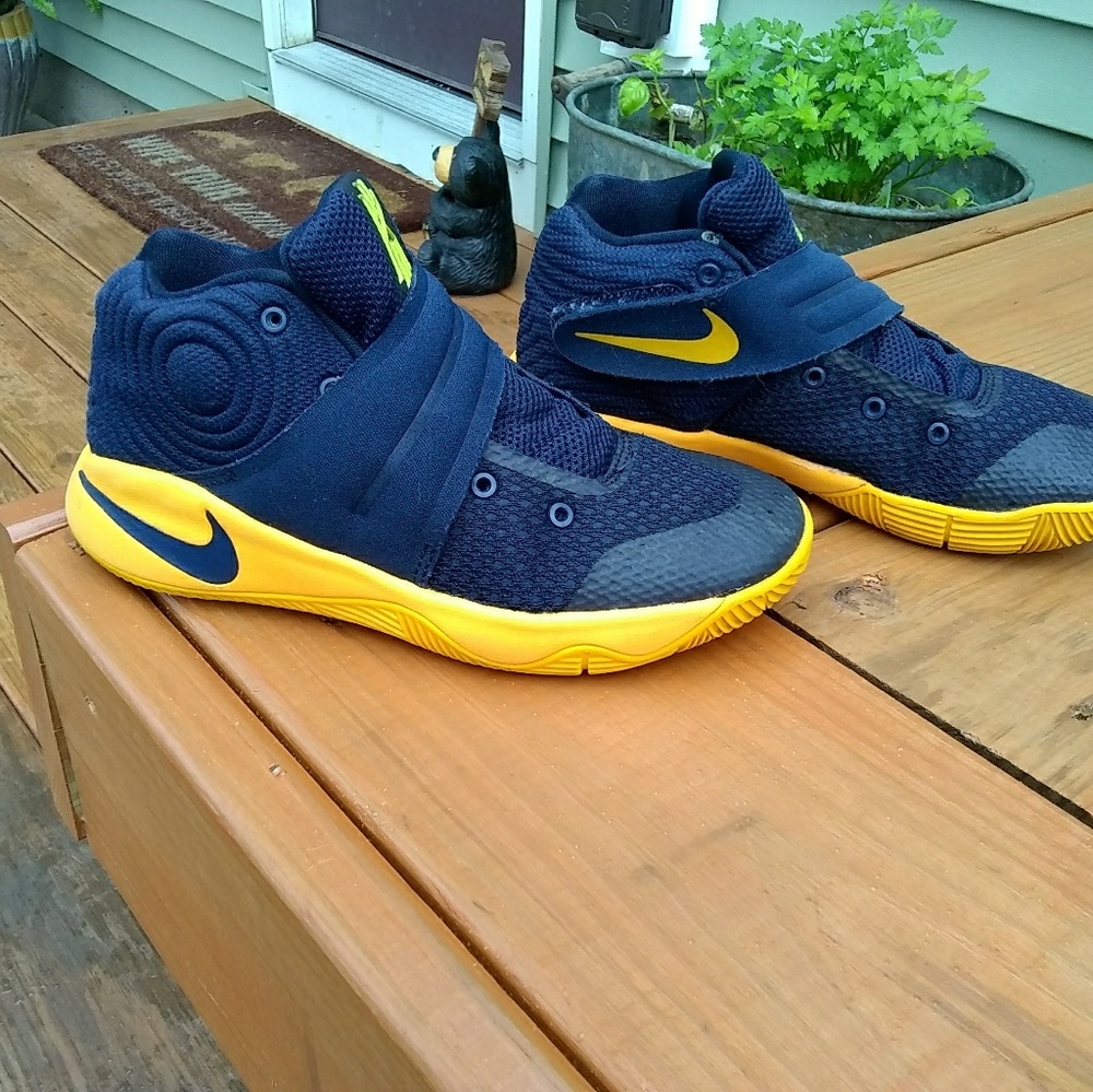 Kids Nike Kyrie 2 Navy & Yellow Size 1 Y